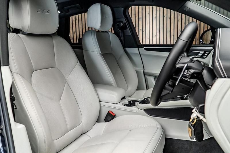 Used Porsche Macan 2022 Blue SUV