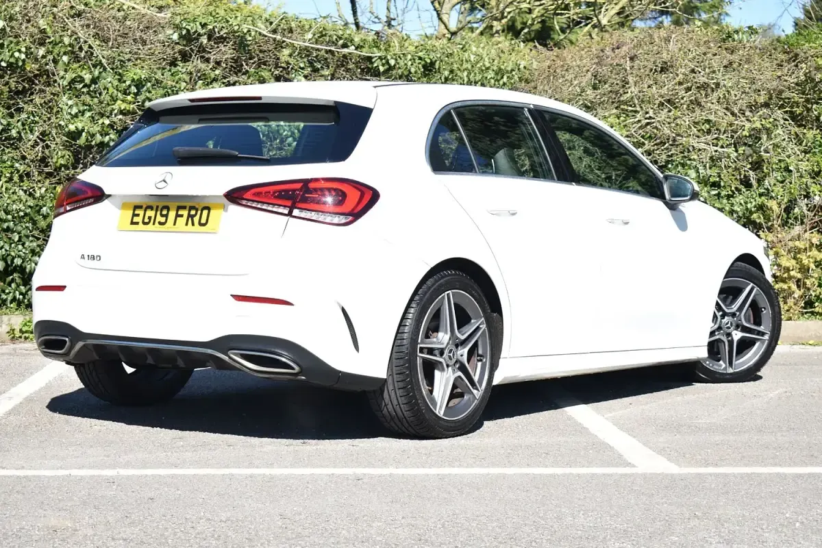 Used Mercedes A180 AMG line 136 HP (100 kW) 2019 White Hatchback