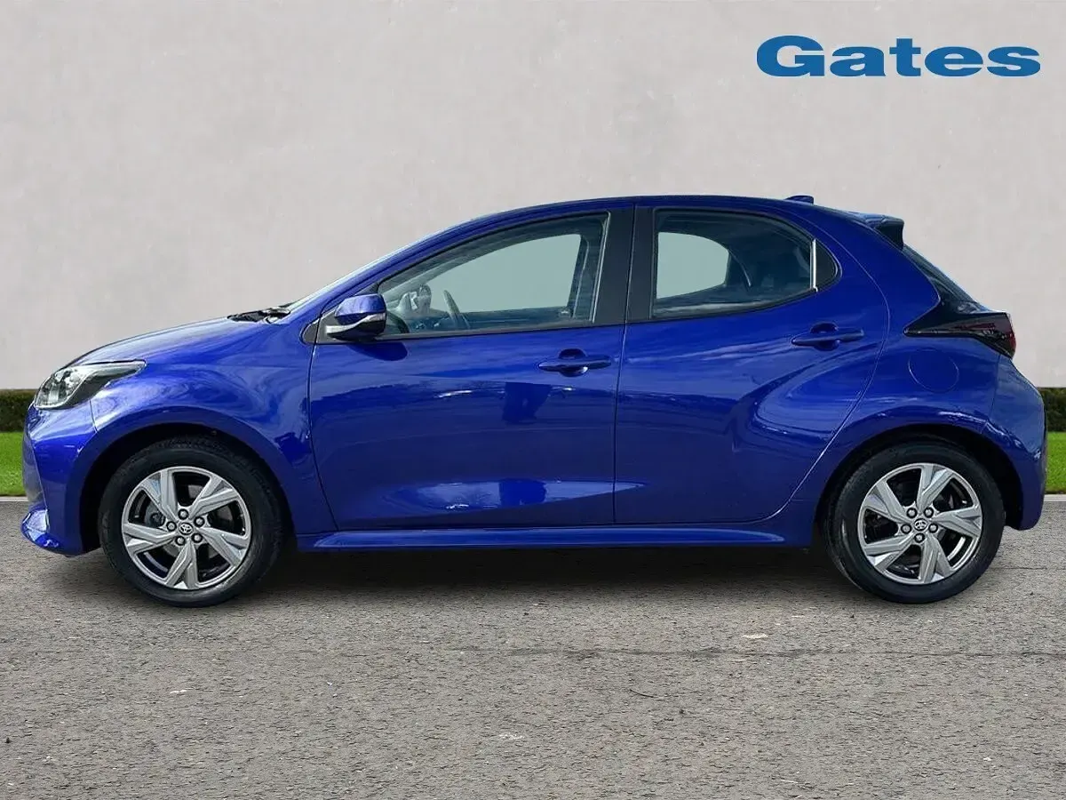Used Toyota Yaris 2024 Blue Hatchback
