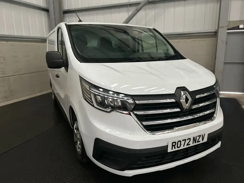 Used Renault Trafic Business 130 HP (95 kW) 2022 White MPV