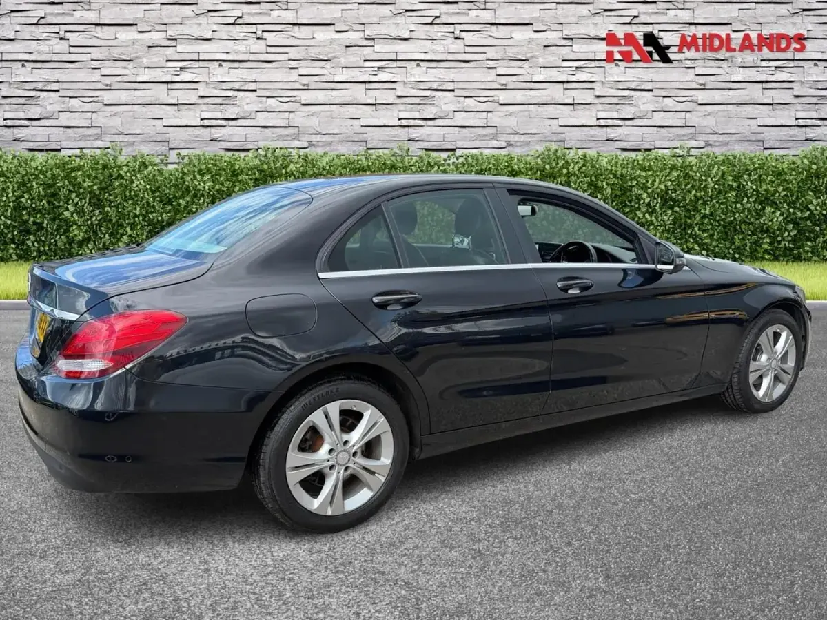 Usado Mercedes C200 Executive 136 CV (100 kW) 2016 Negro Berlina