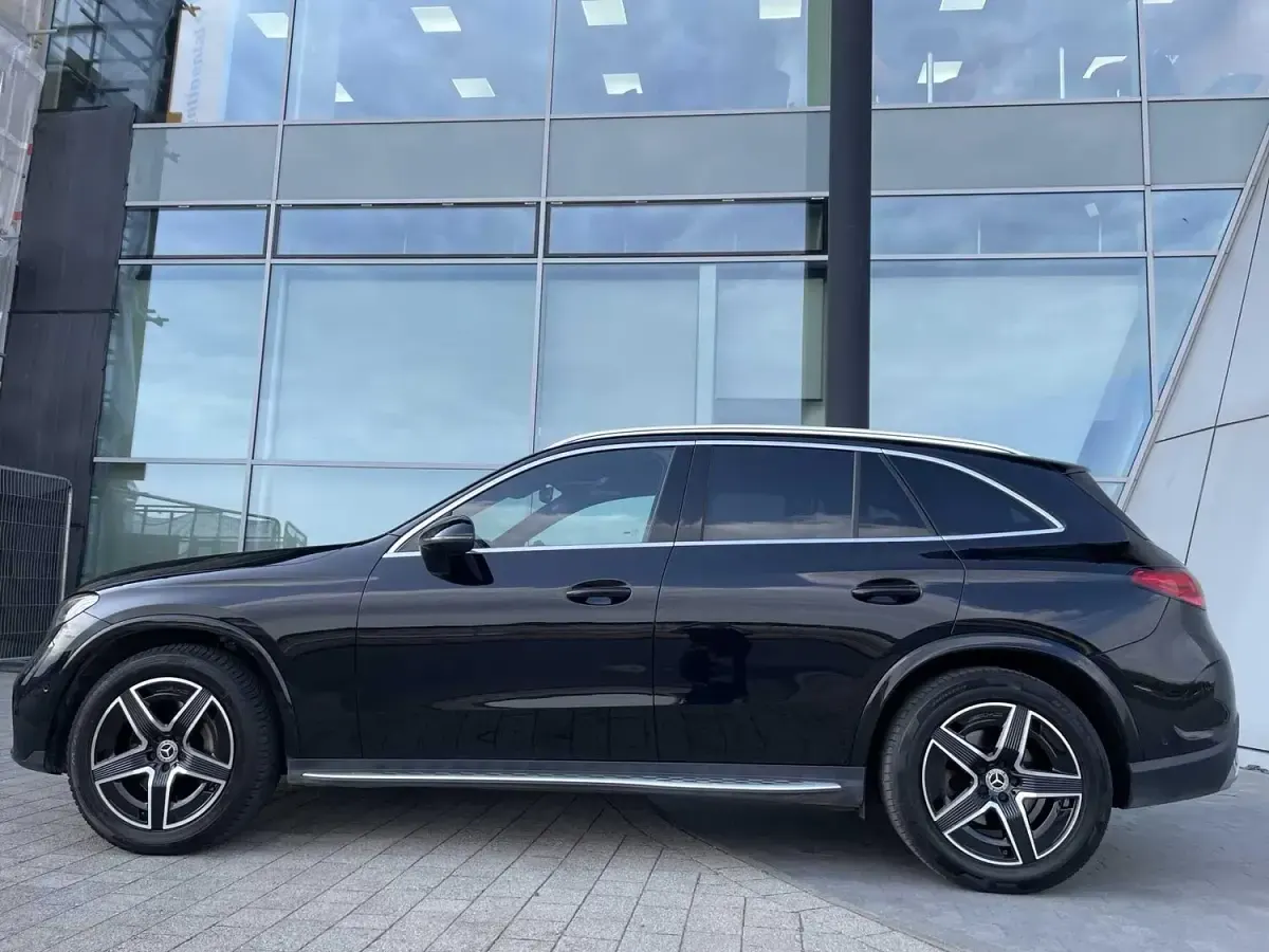 Used Mercedes GLC300 AMG line 258 HP (189 kW) 2023 Black SUV