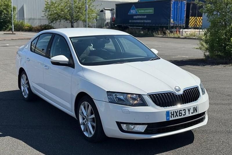 White Used 2013 Skoda Octavia Elegance Hatchback | £3,995 (Good price) - Image 1/1
