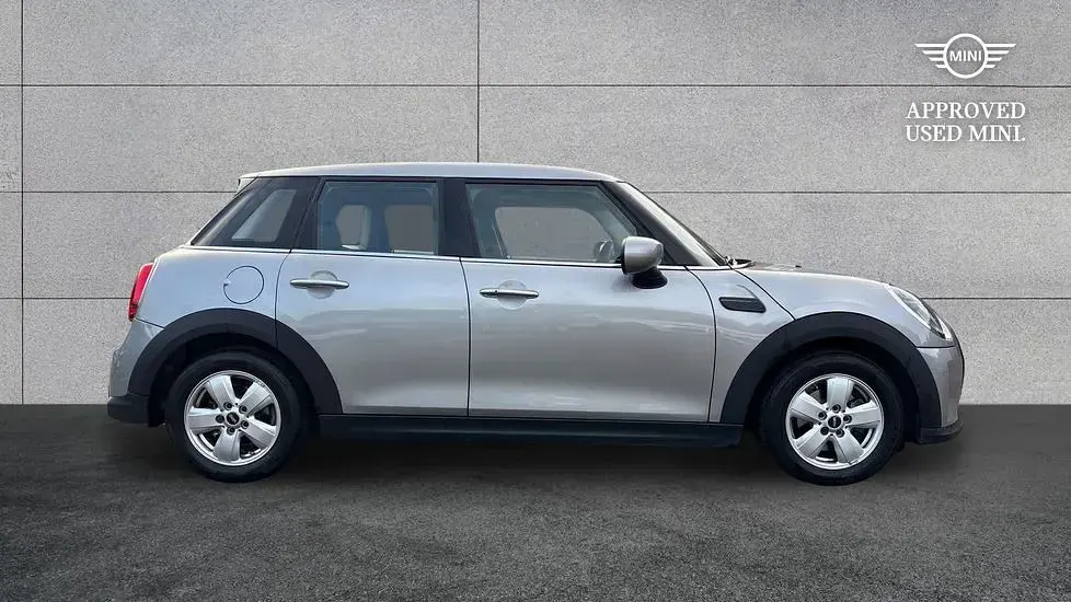 Used Mini Cooper Classic 134 HP (98 kW) 2023 Silver Hatchback