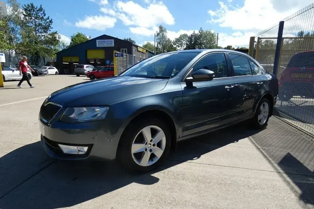 Used Skoda Octavia SE 110 HP (80 kW) 2015 Grey Estate