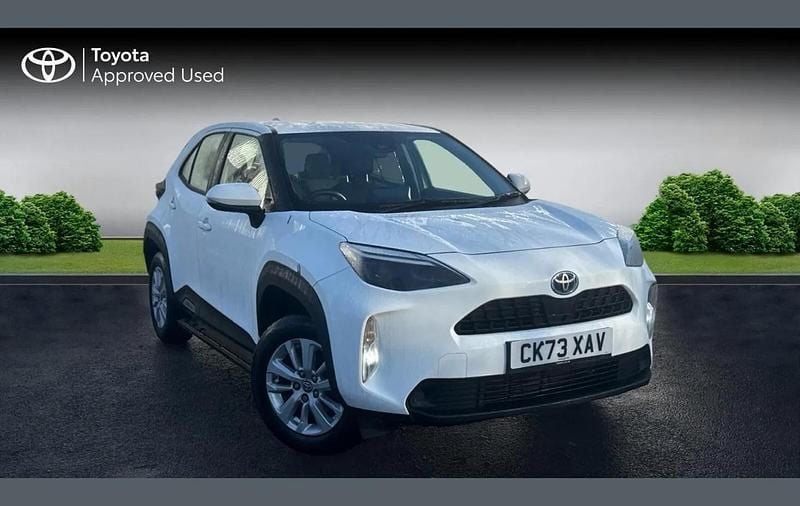 White Used 2023 Toyota Yaris Cross SUV | £19,099 (Good price) - Image 1/4