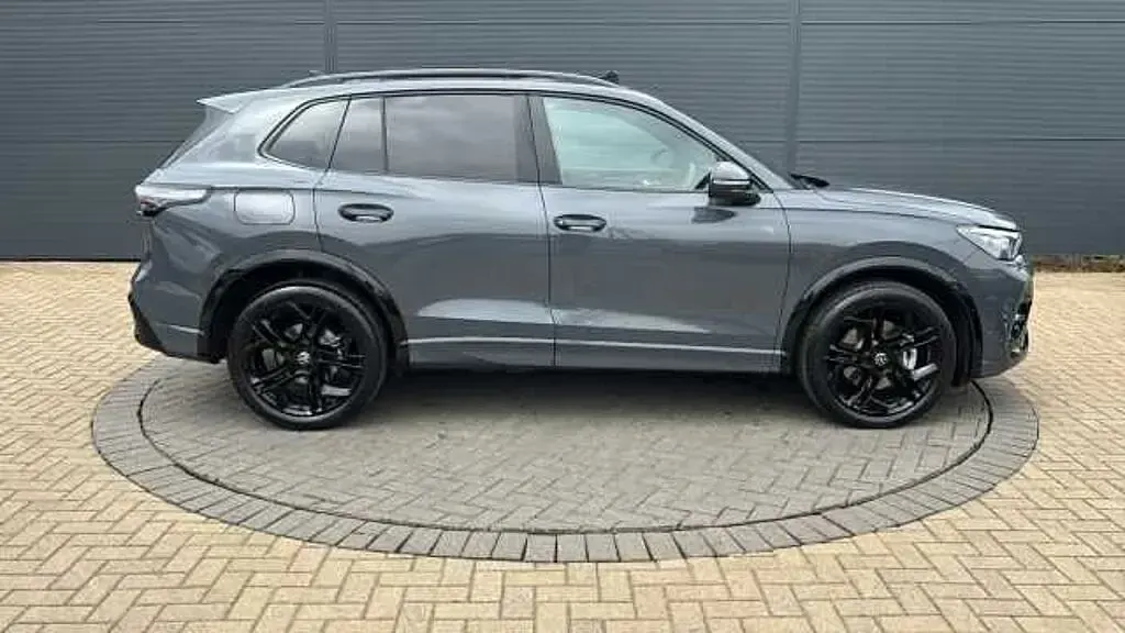 Used VW Tiguan R-line 150 HP (110 kW) 2025 Grey SUV
