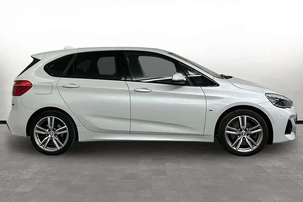 Begagnad BMW 225 M Sport 221 HK (162 kW) 2020 Vit Halvkombi