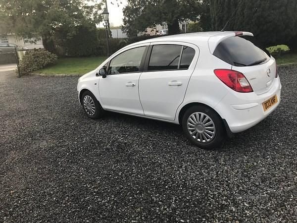 Used Opel Corsa drive 2015 White Hatchback