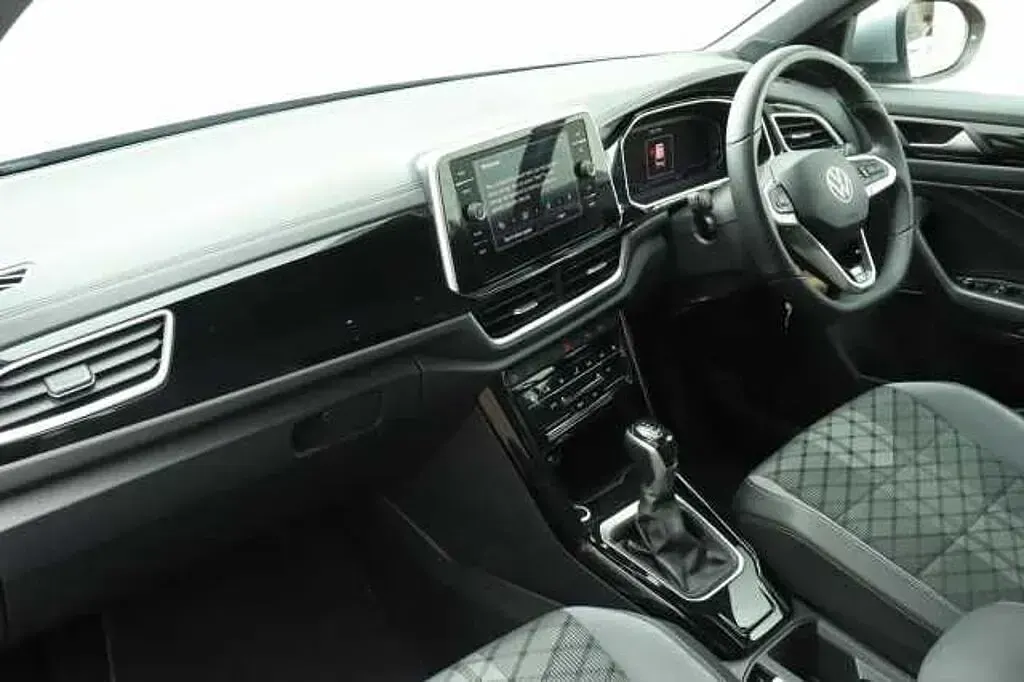 Used VW T-Roc R-line 150 HP (110 kW) 2025 Silver SUV