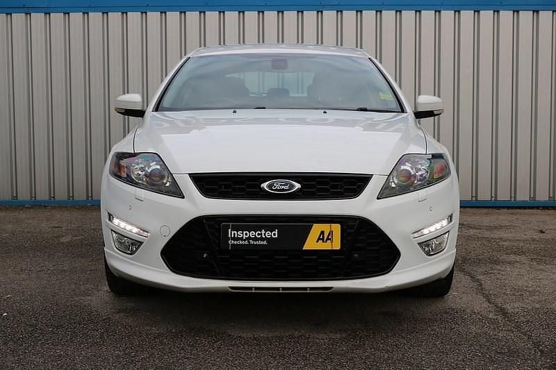 Used Ford Mondeo Titanium X 163 HP (119 kW) 2014 White Hatchback