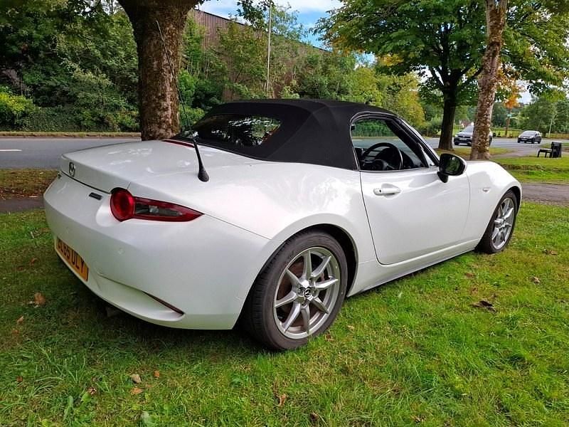 Used Mazda MX5 129 HP (94 kW) 2015 White Cabriolet