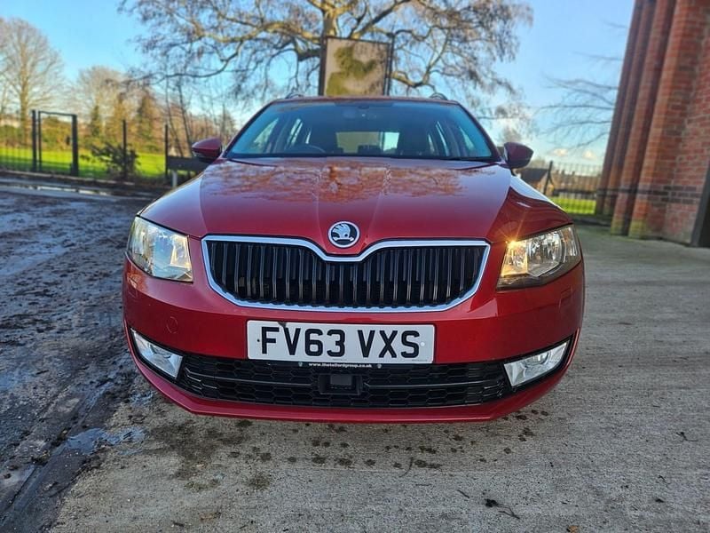 Used Skoda Octavia Elegance 2013 Red Estate