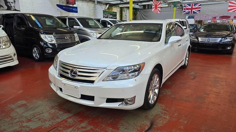 Used Lexus LS600h 2010 White Sedan