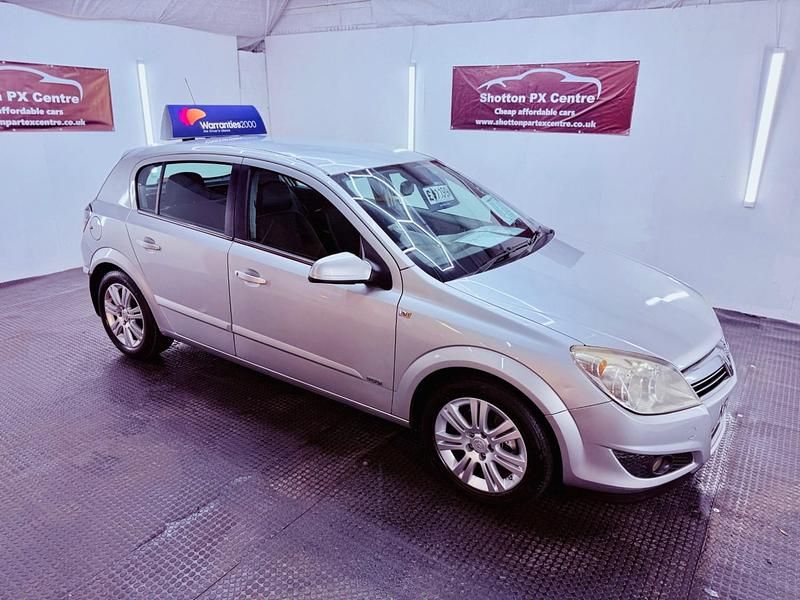Silver Used 2007 Vauxhall Astra Design Edition Hatchback | £1,199 (Good price) - Image 1/4