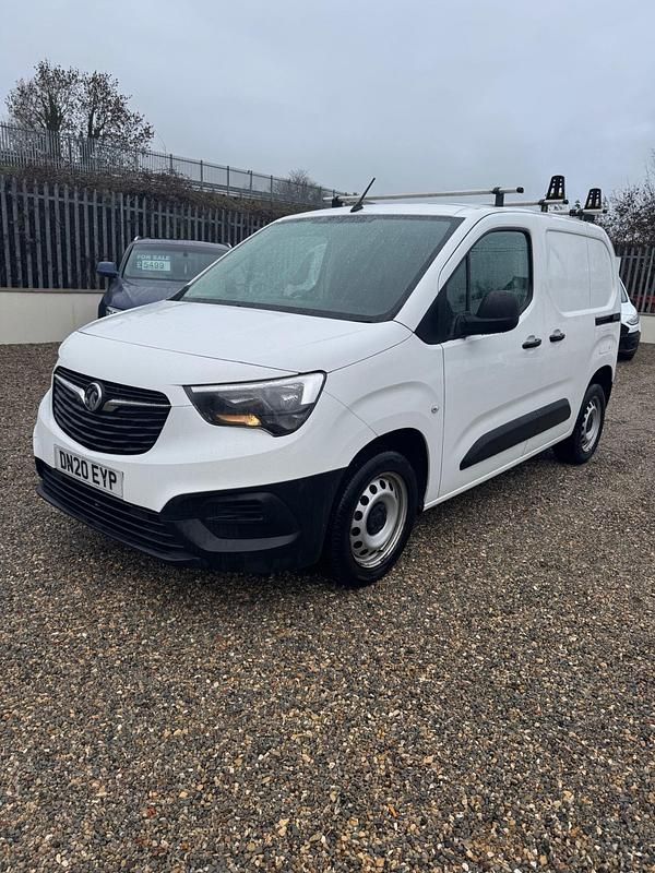 Used Vauxhall Combo Edition 100 HP (73 kW) 2020 White MPV