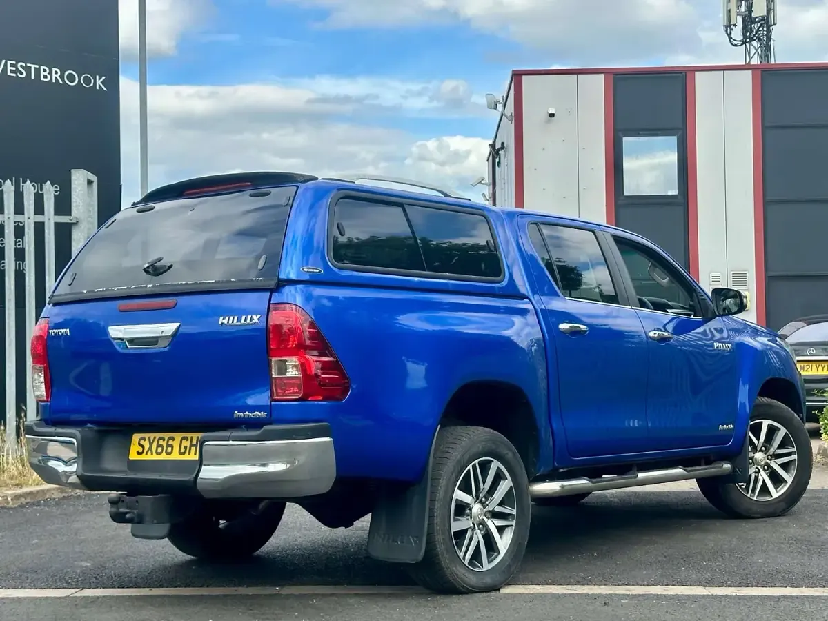 Used Toyota HiLux 150 HP (110 kW) 2017 Blue Pickup