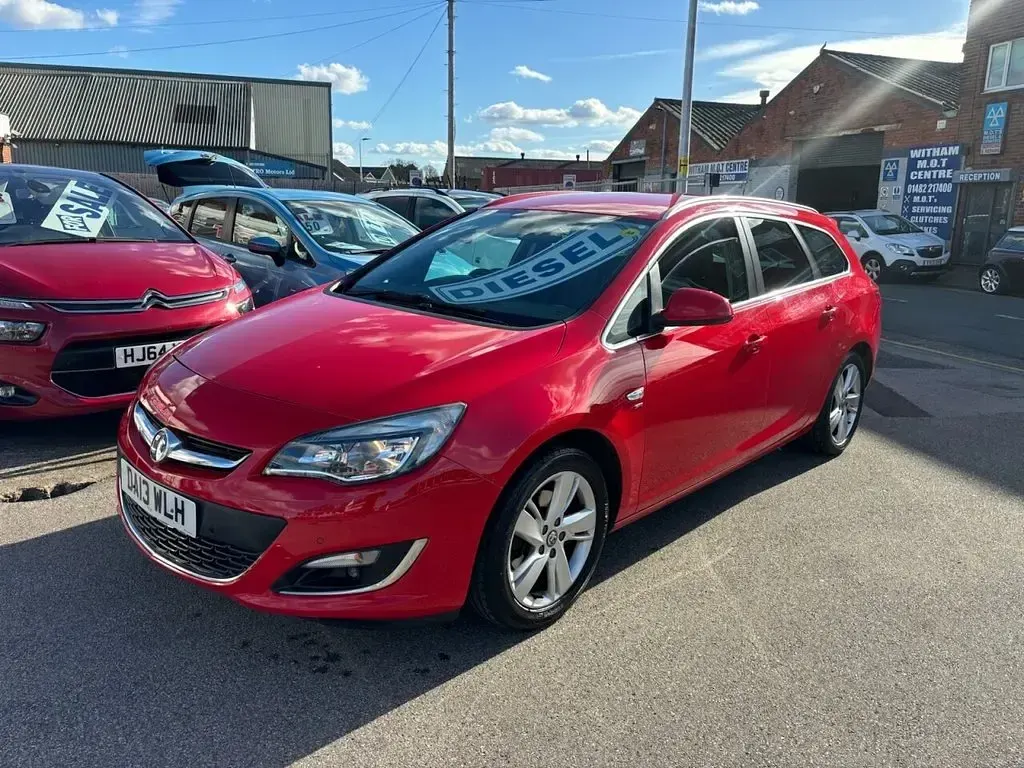 Used Vauxhall Astra SRi 165 HP (121 kW) 2013 Red Estate