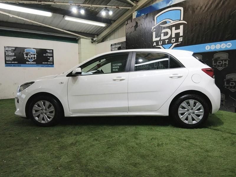 Used Kia Rio 83 HP (61 kW) 2019 White Hatchback