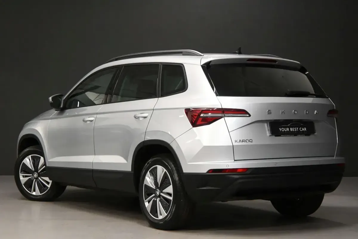 Usado Skoda Karoq SE Drive 2023 Prateado SUV