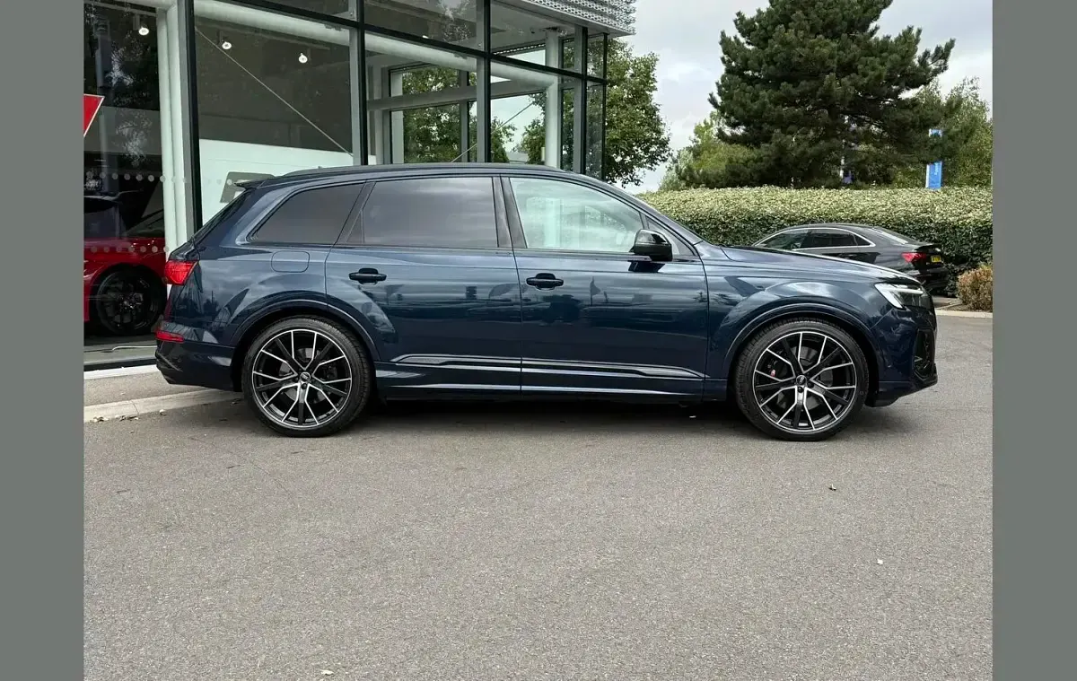 Used Audi SQ7 Comfort 500 HP (367 kW) 2025 Blue SUV