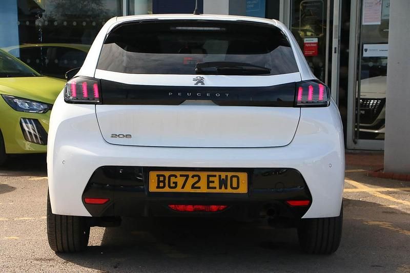 Used Peugeot 208 Allure+ 101 HP (74 kW) 2022 White Hatchback