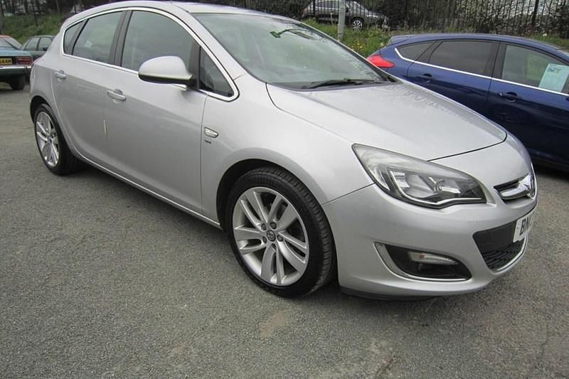 Used Vauxhall Astra SRi 165 HP (121 kW) 2013 Silver Hatchback