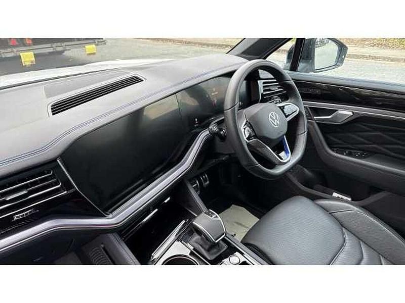 Used VW Touareg R 462 HP (339 kW) 2024 Pure white  SUV