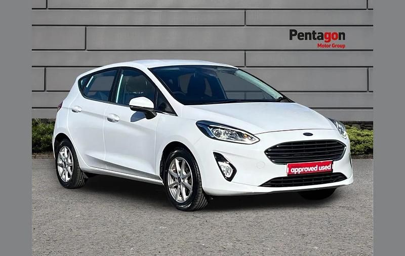 Used Ford Fiesta Zetec 84 HP (61 kW) 2018 White Hatchback