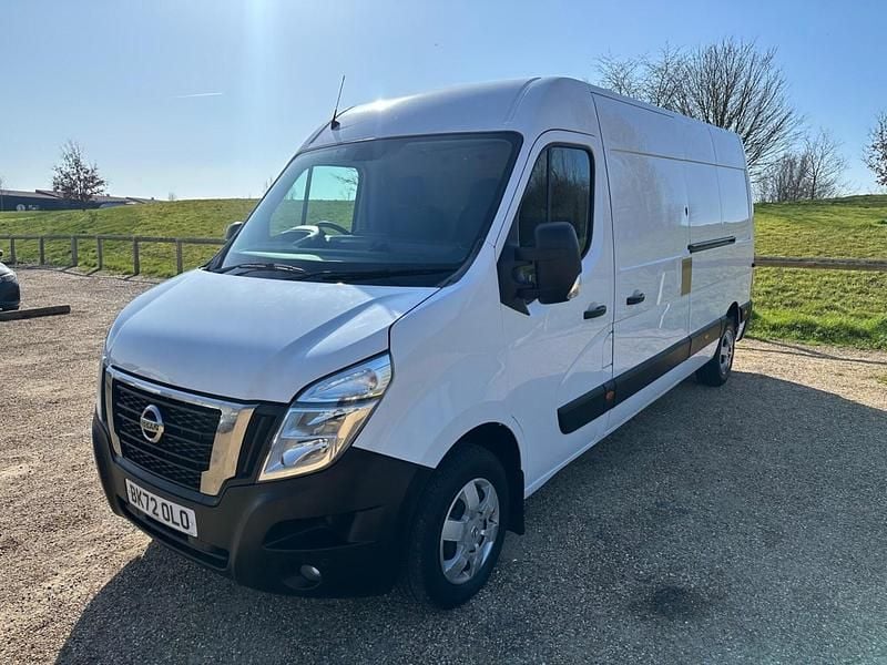Used Nissan Interstar Tekna 135 HP (99 kW) 2022 White Van