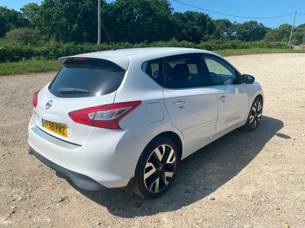 Used Nissan Pulsar Tekna 2016 White Hatchback