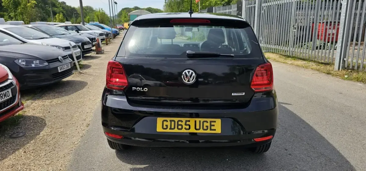 Begagnad VW Polo S 2015 Svart Halvkombi