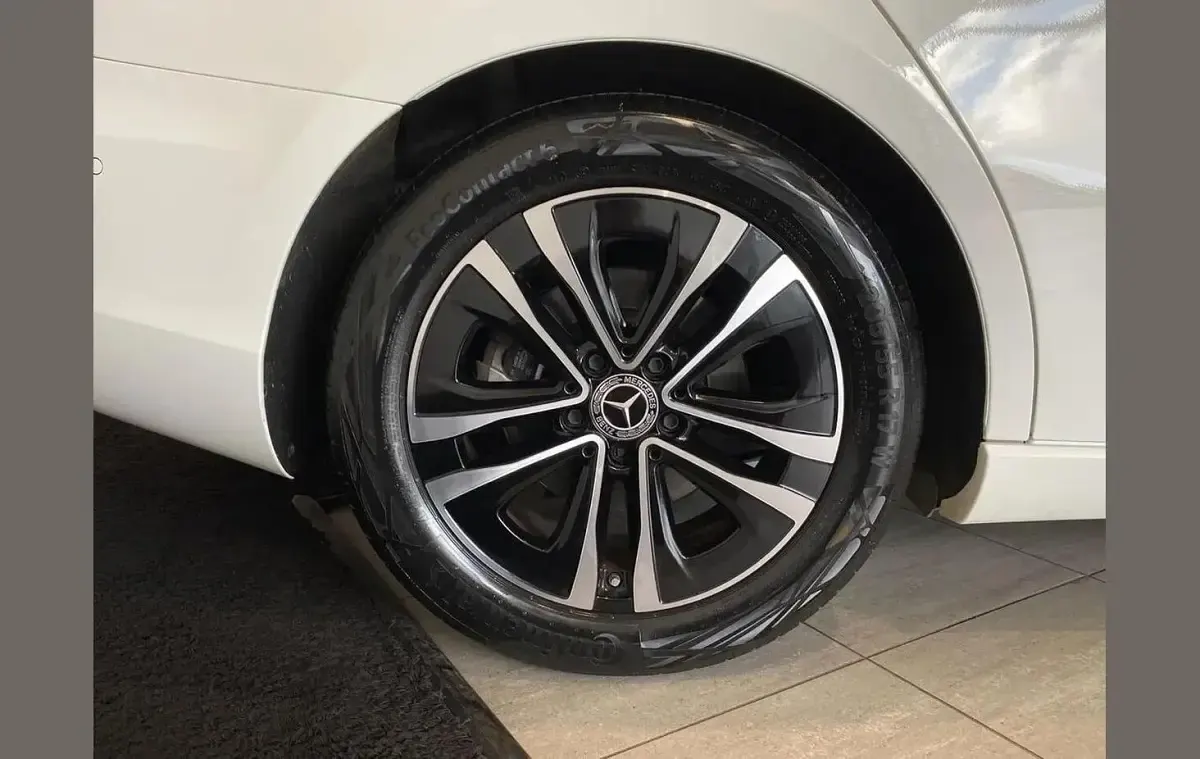 Używany Mercedes A200 Executive 161 KM (118 kW) 2023 Biały Sedan/Limuzyna