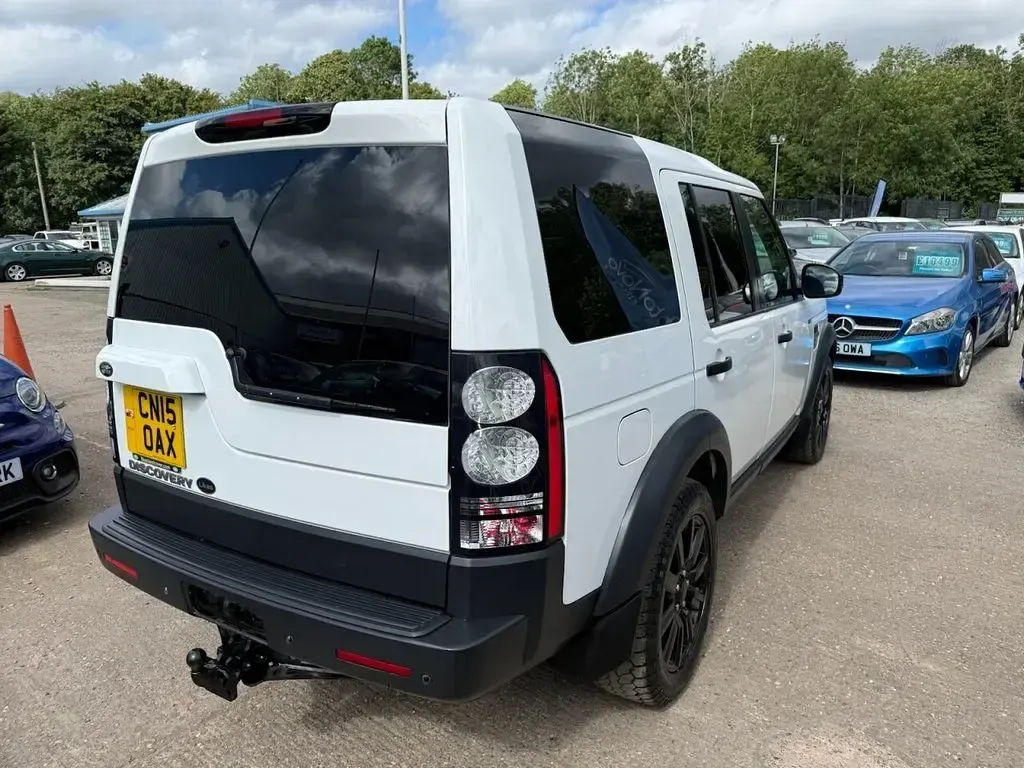 Used Land Rover Discovery 4 S 255 HP (187 kW) 2015 White SUV