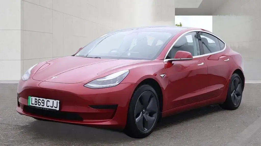 Used Tesla Model 3 Standard Range 239 kW (325 HP) 2019 Red Sedan