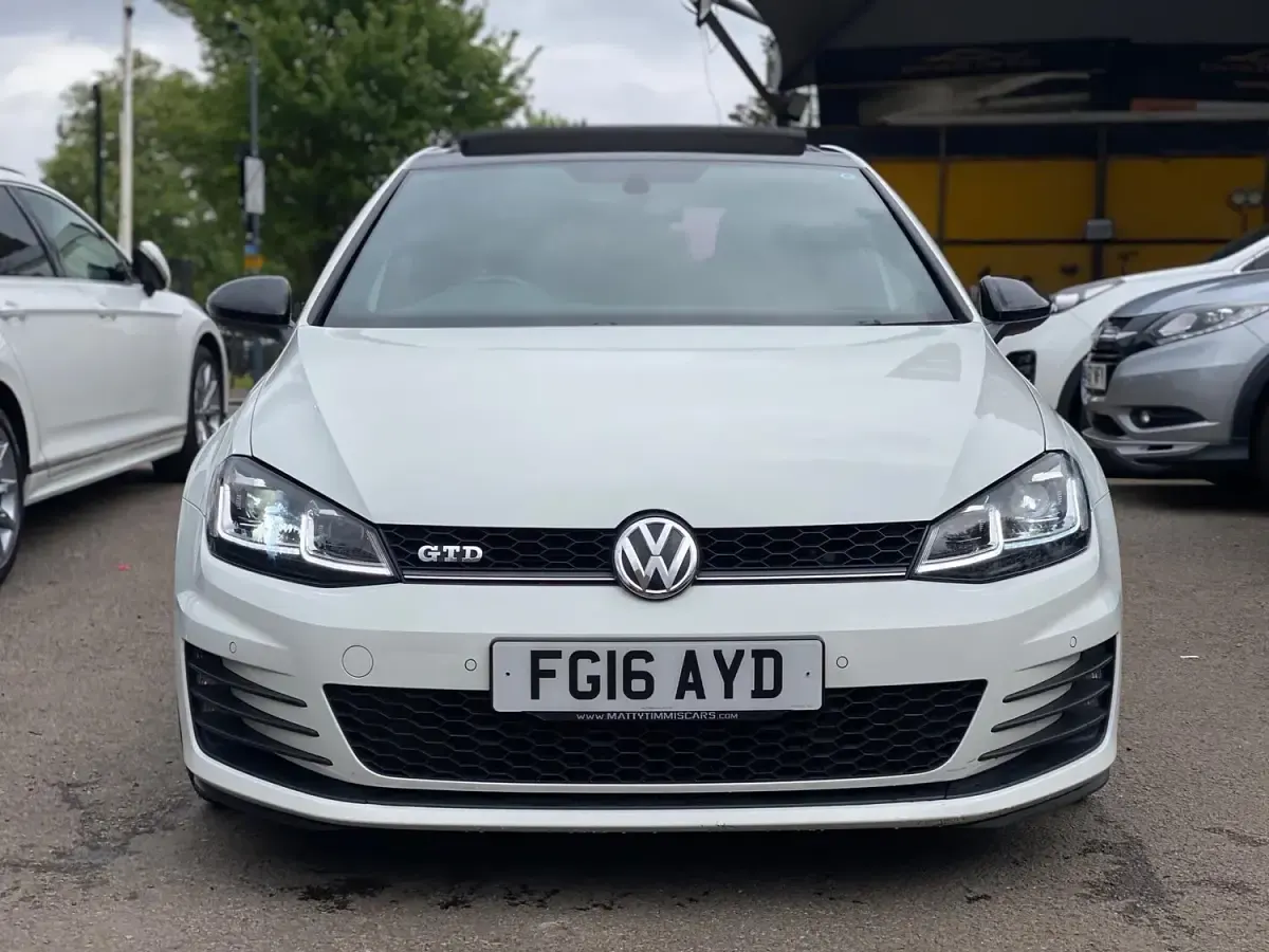 Używany VW Golf VII GTD 184 KM (135 kW) 2016 Biały Hatchback