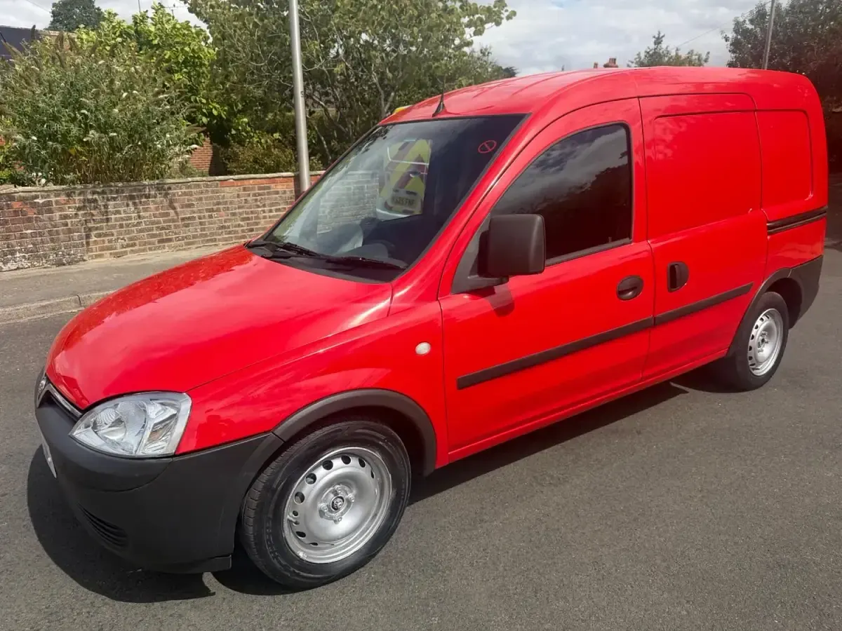 Used Vauxhall Combo 75 HP (55 kW) 2010 Red MPV