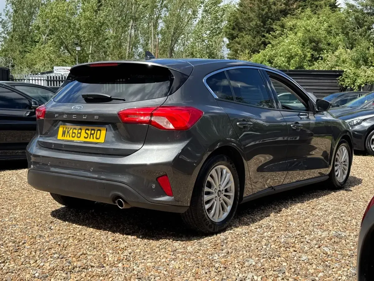 Used Ford Focus Titanium 125 HP (91 kW) 2018 Grey Hatchback