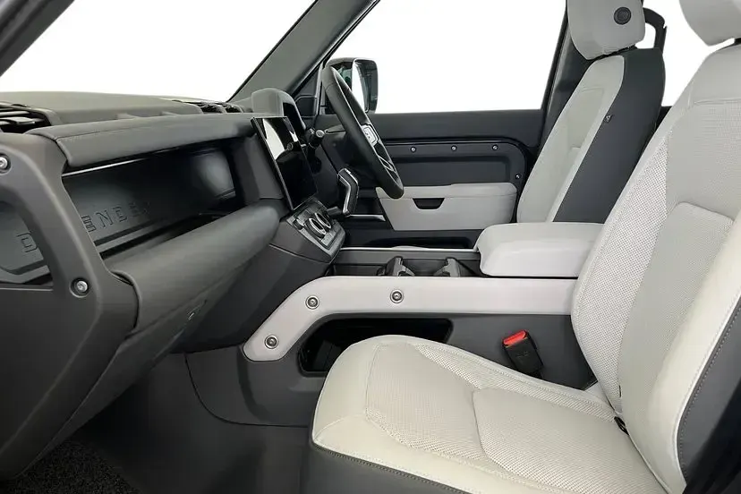 Used Land Rover Defender HSE Dynamic 350 HP (257 kW) 2026 Grey SUV