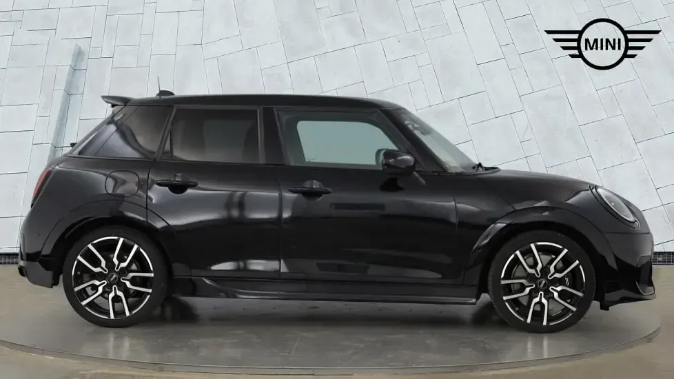 Used Mini Cooper Hatch 113 kW (154 HP) 2026 Black Hatchback