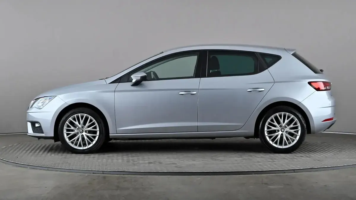 Second-hand Seat Leon SE Dynamic 115 CP (84 kW) 2020 Argintiu Hatchback