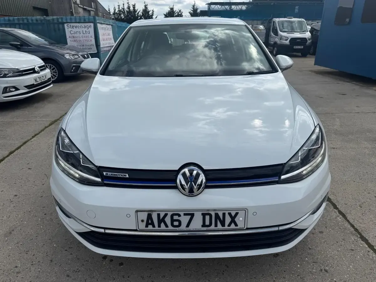 Used VW Golf VII SE 130 HP (95 kW) 2017 White Hatchback