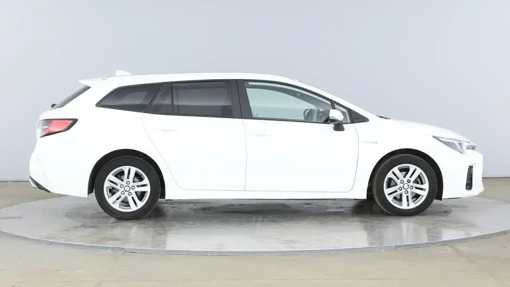 Used Suzuki Swace 140 HP (102 kW) 2025 White Estate