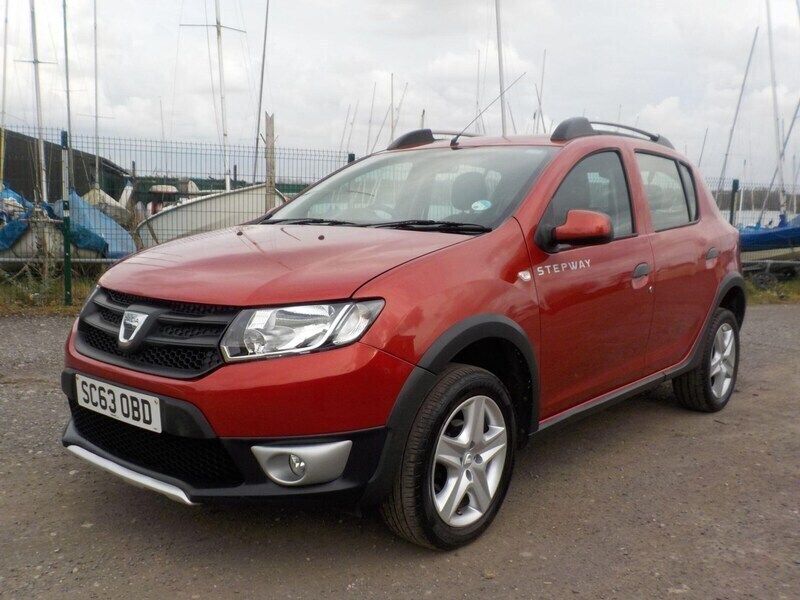 Red Used 2014 Dacia Sandero Ambiance Hatchback | £4,495 (Fair price) - Image 1/4