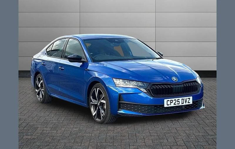 Used Skoda Octavia SportLine 148 HP (108 kW) 2025 Race blue metallic Hatchback