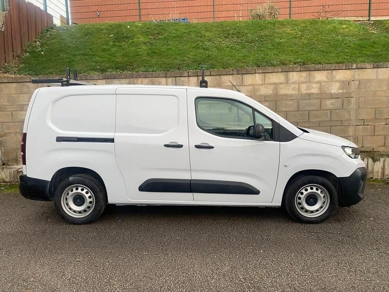 Used Citroën Berlingo 100 HP (73 kW) 2024 White MPV