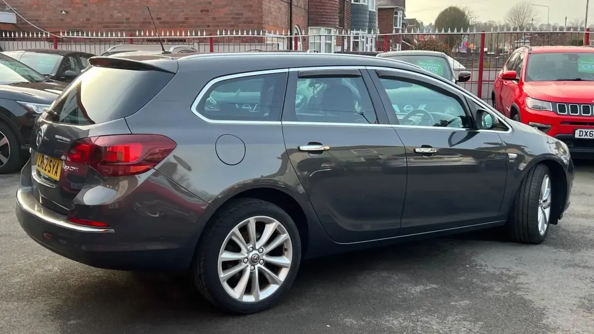 Second-hand Vauxhall Astra 165 CP (121 kW) 2012 Gri Break