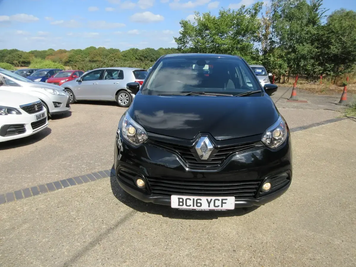 Used Renault Captur Dynamique 90 HP (66 kW) 2016 Black SUV