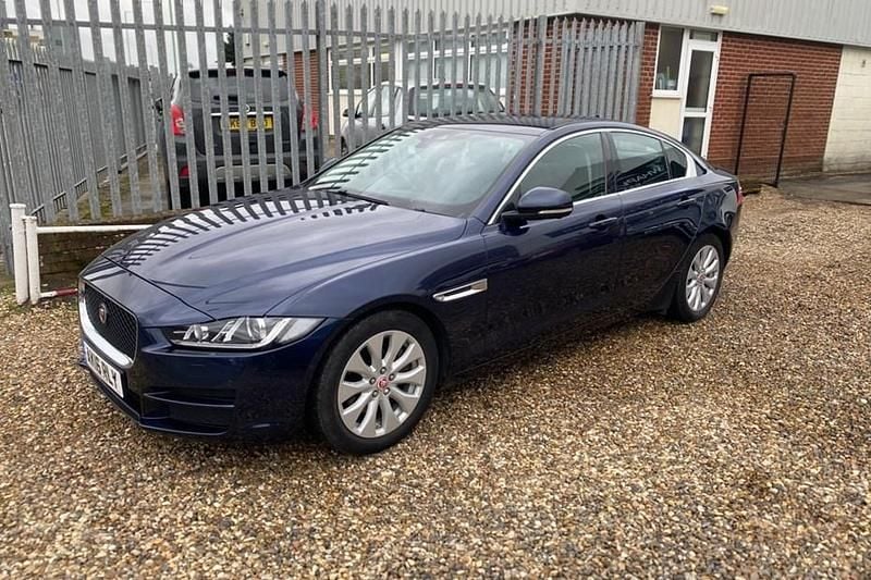 Used Jaguar XE Portfolio 163 HP (119 kW) 2016 Blue Sedan