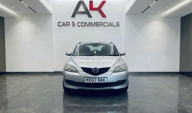 Begagnad Mazda 3 2007 Silver Halvkombi